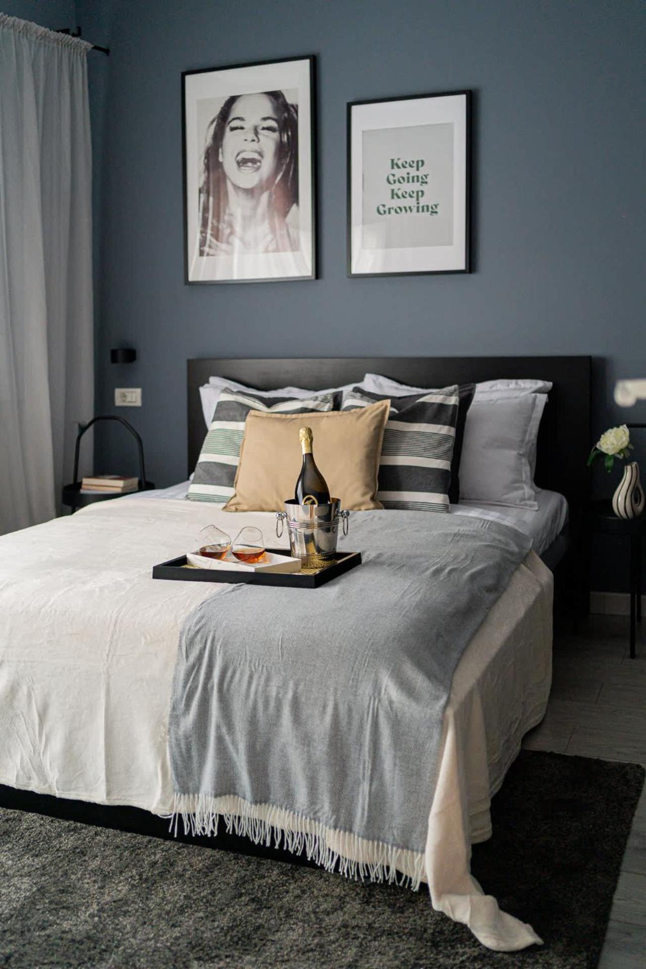 Chic Black & White 2Br Retreat On Dambovitei บูคาเรสต์ ภายนอก รูปภาพ