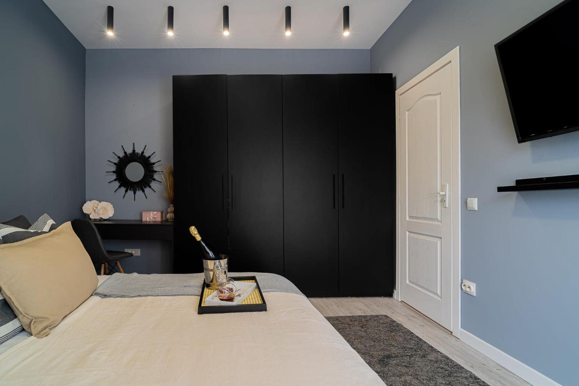 Chic Black & White 2Br Retreat On Dambovitei บูคาเรสต์ ภายนอก รูปภาพ