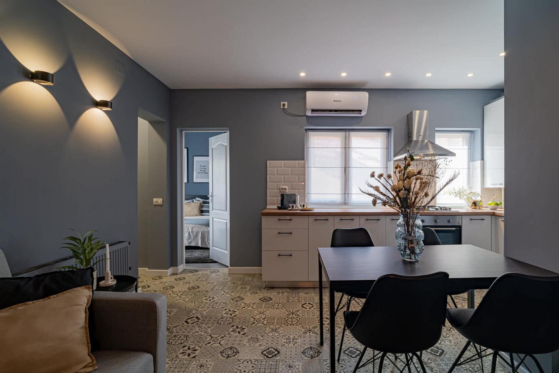 Chic Black & White 2Br Retreat On Dambovitei บูคาเรสต์ ภายนอก รูปภาพ